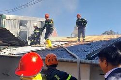 Cháy nhà trong hẻm thiêu rụi tài sản một gia đình