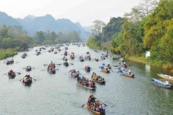 Chi tiết giá vé thắng cảnh, xuồng đò tại Lễ hội Chùa Hương 2024