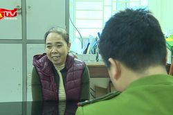 Nỗi niềm của người phụ nữ trốn truy nã suốt 20 năm vạ vật vỉa hè góc phố