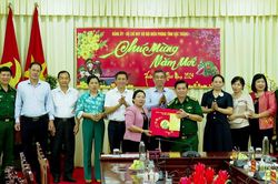 Lãnh đạo TP Hồ Chí Minh tặng quà Tết tại Sóc Trăng