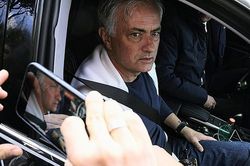 Mourinho để lại lời chia tay gồm 9 chữ cay đắng cho cầu thủ Roma vì cảm thấy bị phản bội