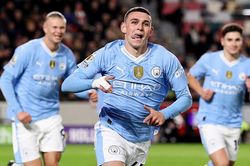 Foden lập hat-trick, Man City vượt qua Arsenal, phả hơi nóng lên Liverpool