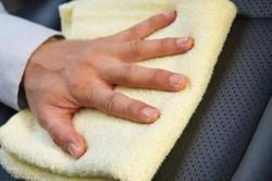 Một số cách vệ sinh nội thất ô tô đơn giản và tiết kiệm chi phí