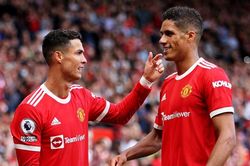 Rời MU, Varane tái hợp Ronaldo hưởng lương 'khủng'