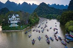 Bộ Văn hóa yêu cầu giám sát chặt chẽ lễ hội chùa Hương, khai ấn đền Trần