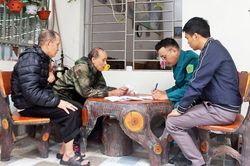 Hà Nội tiếp tục chi trả trợ cấp an sinh xã hội qua tài khoản