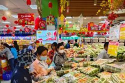 TP Hồ Chí Minh: Hàng Tết dồi dào, giá ổn định