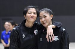 Huỳnh Như, Thanh Thúy thi đấu xa nhà ngày Tết, 'khai giày' ngay ngày mùng 1