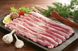 Giá heo hơi hôm nay 7/2: Giá heo hơi không đổi, thậm chí giảm nhờ nguồn cung trong nước và nhập khẩu dồi dào