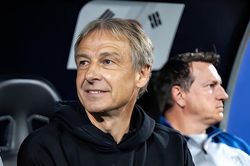HLV Klinsmann tuyên bố không từ chức sau thất bại tại Asian Cup 2023