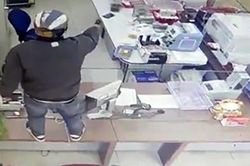 Đối tượng cầm súng xông vào cướp ngân hàng ở Lâm Đồng