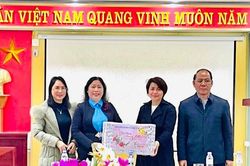 Sẻ chia với những cán bộ y tế không có thưởng Tết