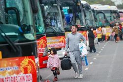 Chuyến xe '0' đồng đưa hàng nghìn lao động từ Hà Nội về quê ăn Tết Giáp Thìn