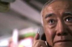 Bố gọi điện xin tiền tiêu Tết, bao ký ức đau thương ùa về trong tôi