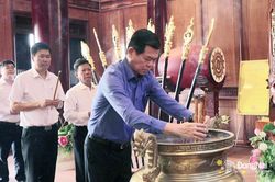 Bí thư Tỉnh ủy viếng Đền thờ liệt sĩ huyện Xuân Lộc