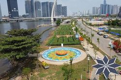 Khánh thành cây năng lượng mặt trời Hoa hướng dương tại công viên bờ sông Sài Gòn