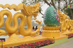 Hà Nội trang hoàng đường phố đón Tết