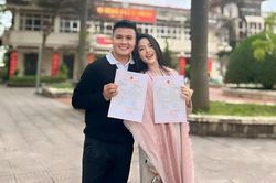 Quang Hải khoe giấy đăng ký kết hôn với Chu Thanh Huyền, dàn sao bóng đá Việt Nam gửi lời chúc mừng