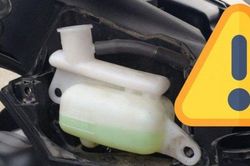Thay nước làm mát - đừng quên khi bảo dưỡng xe máy trước Tết