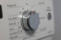 Giặt quần áo bằng nước nóng và nước lạnh khác nhau như thế nào?