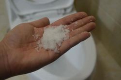 Đặt một nắm muối trong phòng tắm có tác dụng mạnh đến mức tiết kiệm hàng trăm đô la mỗi năm, nếu không biết sớm, bạn sẽ phải ân hận!