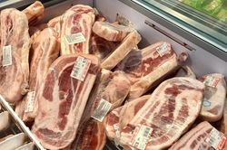 Thịt lợn nhập khẩu tăng khiến ngành chăn nuôi gặp khó