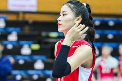 Hoa khôi Kiều Trinh tỏa sáng trong ngày 30 tết, Chonburi vẫn nhận thất bại ở giải Thái Lan