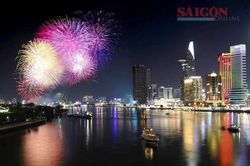 Giao thừa đêm nay: Hà Nội mù mây, TPHCM trời trong và mát