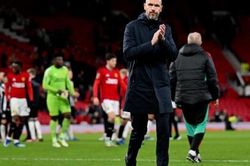 HLV Erik ten Hag bị cắt giảm quyền lực tại Old Trafford