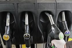 Căng thẳng Trung Đông gia tăng đẩy giá dầu tăng vọt hơn 3%