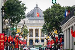 Khung cảnh bình yên của đường phố Thủ đô trong ngày 30 Tết