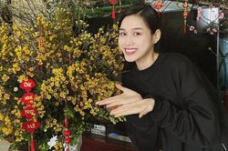 Đỗ Thị Hà mặc khéo léo sắp mâm ngũ quả, trang trí nhà ngập tràn sắc hoa