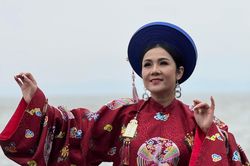NSƯT Diệu Hương hát giọng 3 miền trong ca khúc về Đạo Mẫu vào mùng 1 Tết