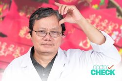 'Đưa tiền lì xì bố mẹ giữ cho' và cách ứng xử khi con đòi lì xì Tết