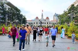 Ngày xuân thanh bình, rạng rỡ trên Thành phố mang tên Bác