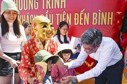 Bình Thuận đón 200 du khách 'xông đất' đầu năm mới Giáp Thìn 2024