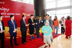 Vân Đồn nồng ấm đón 88 vị khách 'xông đất'
