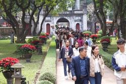 Người dân Hà Nội hân hoan, kỳ vọng đầu năm mới