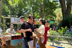 Thảo Cầm Viên đông nghịt ngày mùng 2 Tết
