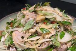 Tối nay ăn gì: Chỉ thêm gia vị này, gà luộc thừa ngày Tết lại thành món ngon 'vạn người mê'