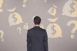 Bỏ tiền vào đâu năm 2024?
