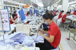 Đi làm ngày Tết, người lao động được hưởng lương thế nào?