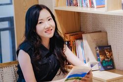Họa sỹ tuổi Rồng Nguyễn Thu Huyền: Vẽ tranh bằng vải, tô màu bằng kim