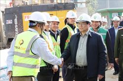Thủ tướng thăm, chúc Tết công nhân, lực lượng trực Tết tại Hà Nội