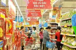 Nhiều siêu thị lớn và chợ truyền thống mở cửa trở lại, thị trường đầu năm sôi động
