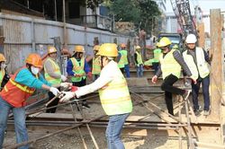 Khẩn trương bắt tay vào công việc