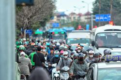 Cửa ngõ Thủ đô ùn tắc kéo dài trong ngày cuối kỳ nghỉ Tết