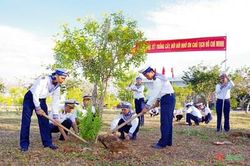 Vùng 2 Hải quân phát động 'Tết trồng cây đời đời nhớ ơn Bác Hồ' Xuân Giáp Thìn 2024