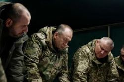 Tổng tư lệnh Ukraine thăm tiền tuyến, Nga nêu điều kiện đàm phán