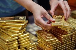 Giá vàng 14/2: Kim loại quý lao dốc